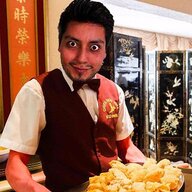 Mozo de Chifa con VI